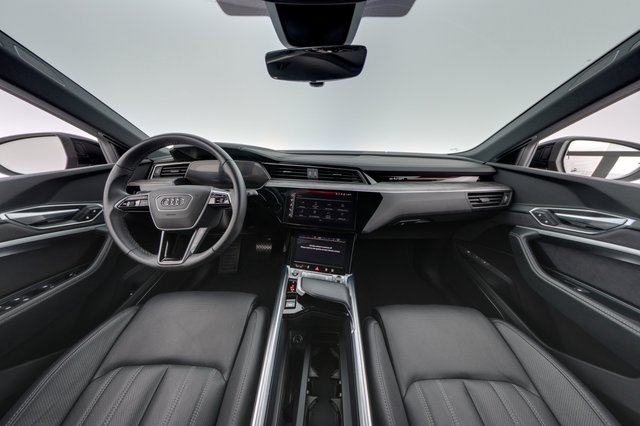 2023 Audi e-tron — photo 21 of 29