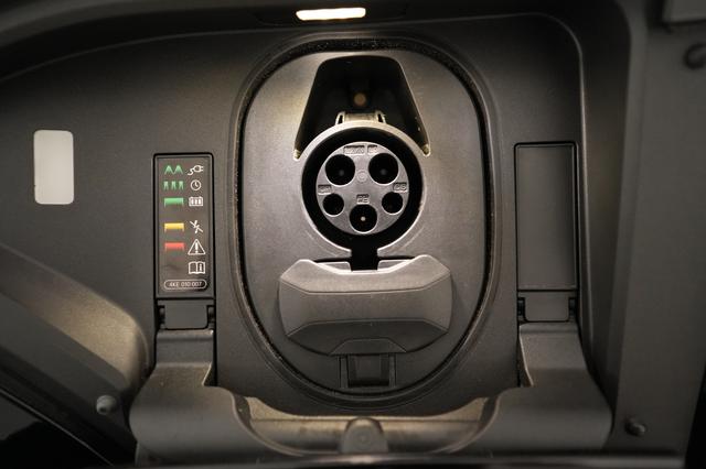 2023 Audi e-tron — photo 8 of 21