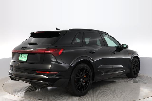 2023 Audi e-tron — photo 2 of 21