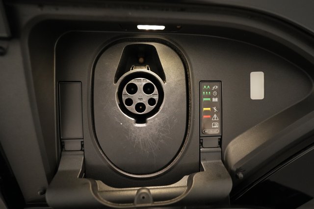 2023 Audi e-tron — photo 23 of 29