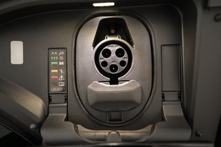 2023 Audi e-tron — photo 8 of 29