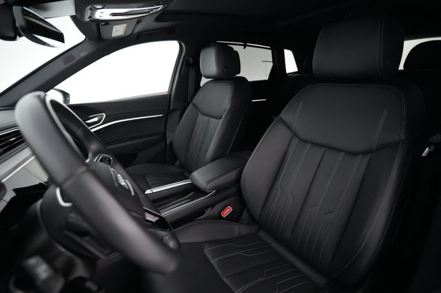 2023 Audi e-tron — photo 3 of 21