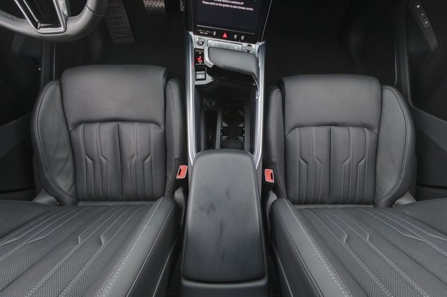 2023 Audi e-tron — photo 19 of 21