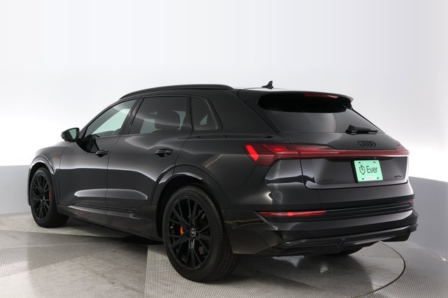 2023 Audi e-tron — photo 11 of 21