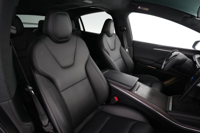 2023 Tesla Model X — photo 18 of 26