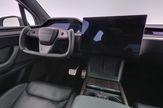 2023 Tesla Model X — photo 22 of 26