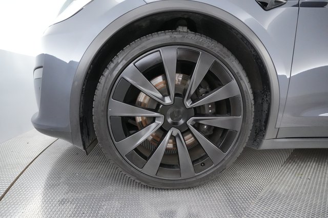 2023 Tesla Model X — photo 16 of 26
