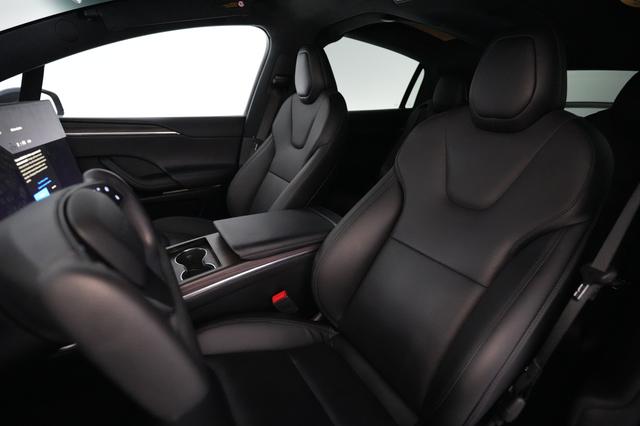 2023 Tesla Model X — photo 3 of 26