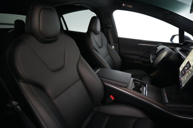 2023 Tesla Model X — photo 18 of 26