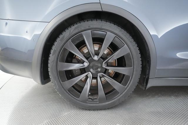2023 Tesla Model X — photo 7 of 26