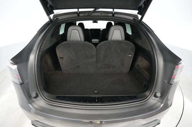 2023 Tesla Model X — photo 6 of 26