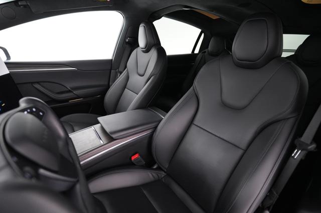 2023 Tesla Model X — photo 3 of 26