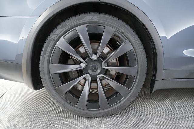 2023 Tesla Model X — photo 7 of 26