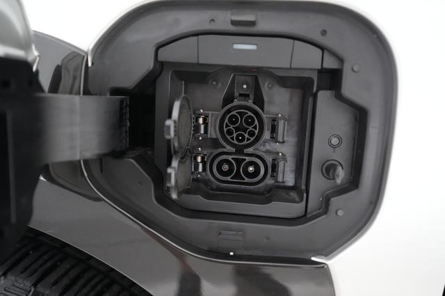2024 Toyota bZ4X — photo 8 of 23
