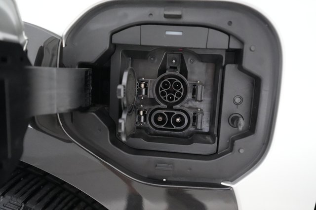 2024 Toyota bZ4X — photo 8 of 23