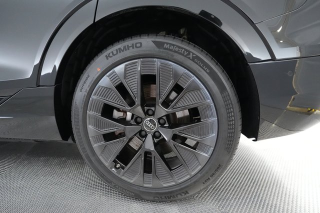 2024 Audi Q8 e-tron — photo 17 of 21