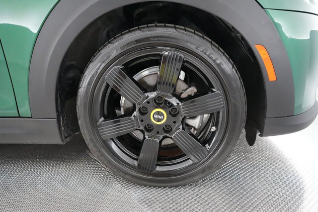 2024 MINI Cooper SE — photo 15 of 20