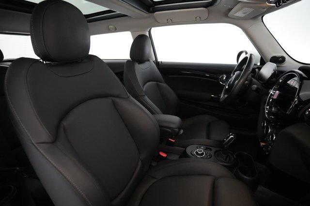 2024 MINI Cooper SE — photo 18 of 20