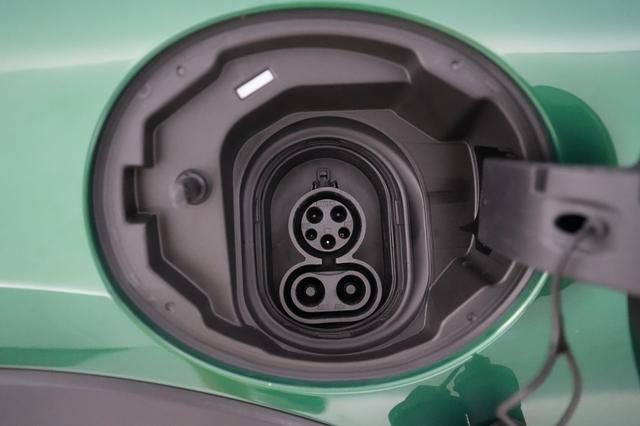 2024 MINI Cooper SE — photo 8 of 20