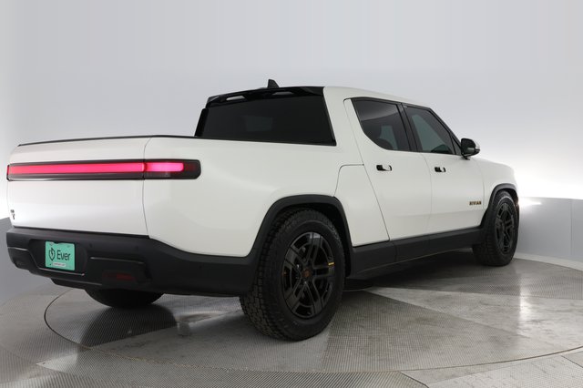 2022 Rivian R1T — photo 2 of 28