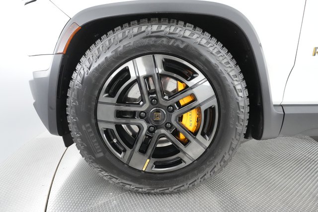 2022 Rivian R1T — photo 14 of 28