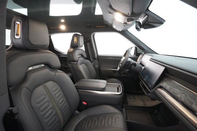 2022 Rivian R1T — photo 21 of 28