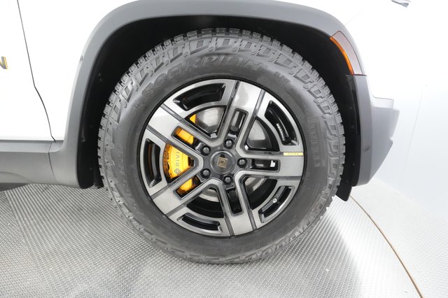 2022 Rivian R1T — photo 16 of 28