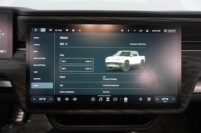 2022 Rivian R1T — photo 5 of 28