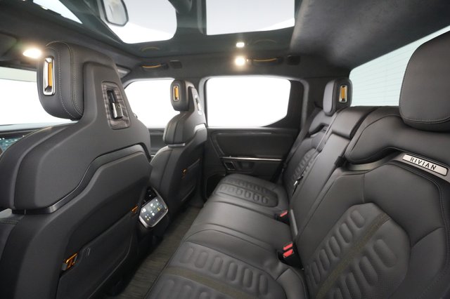 2022 Rivian R1T — photo 20 of 28