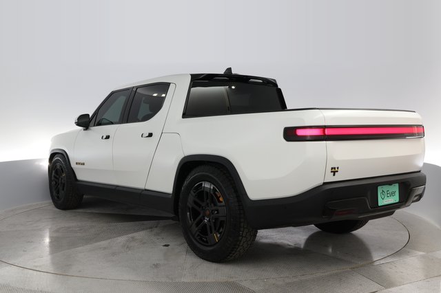 2022 Rivian R1T — photo 12 of 28