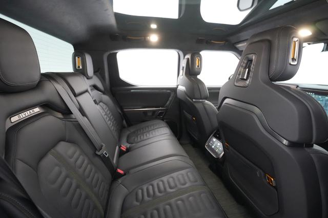 2022 Rivian R1T — photo 4 of 28
