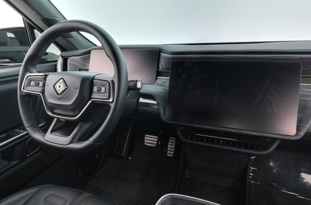 2022 Rivian R1T — photo 3 of 28