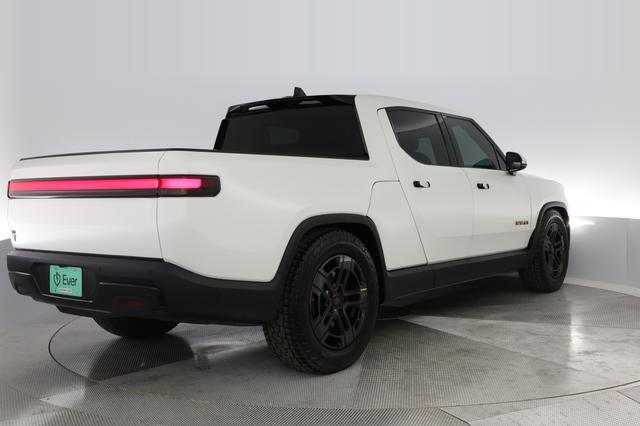 2022 Rivian R1T — photo 10 of 28