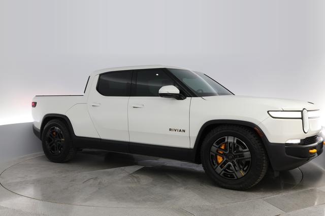 2022 Rivian R1T — photo 9 of 28