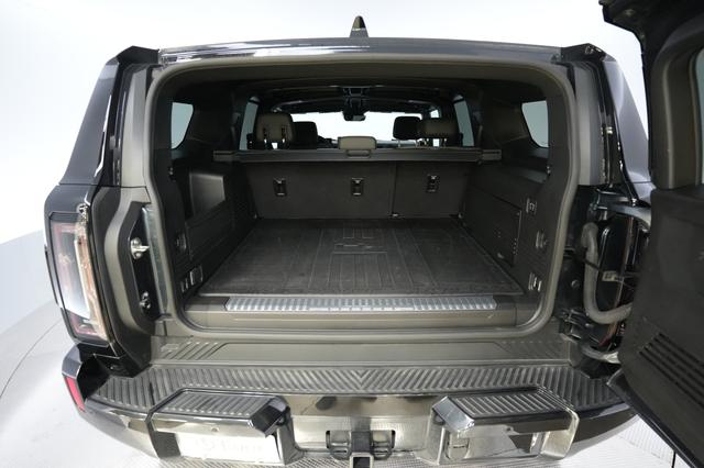 2025 GMC Hummer EV SUV — photo 6 of 21