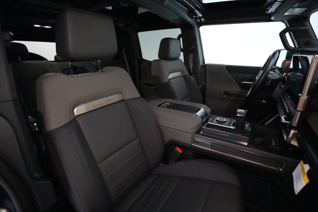 2025 GMC Hummer EV SUV — photo 18 of 21