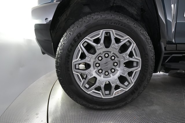 2025 GMC Hummer EV SUV — photo 16 of 21