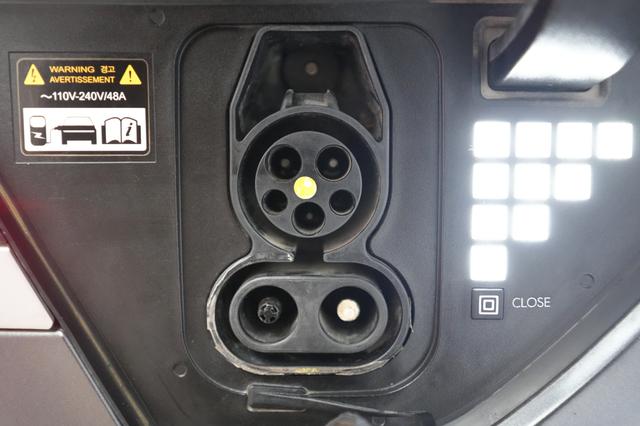 2023 Hyundai IONIQ 5 — photo 8 of 24