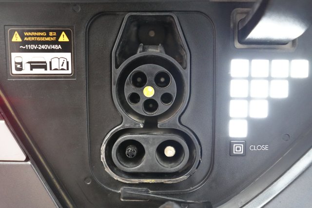 2023 Hyundai IONIQ 5 — photo 8 of 24