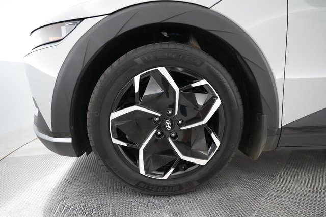 2024 Hyundai IONIQ 5 — photo 16 of 24