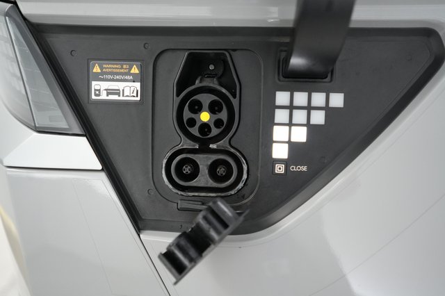2024 Hyundai IONIQ 5 — photo 8 of 24