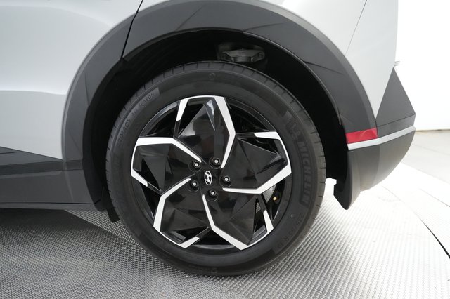 2024 Hyundai IONIQ 5 — photo 17 of 24