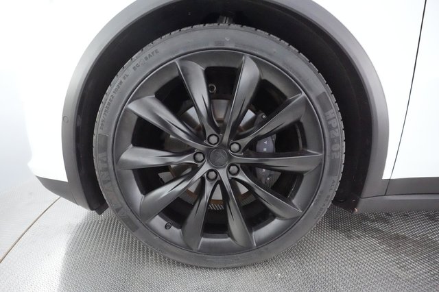 2020 Tesla Model X — photo 11 of 27