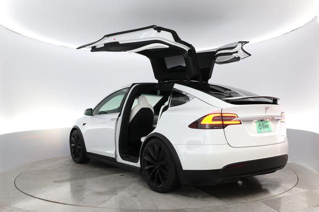 2020 Tesla Model X — photo 9 of 27