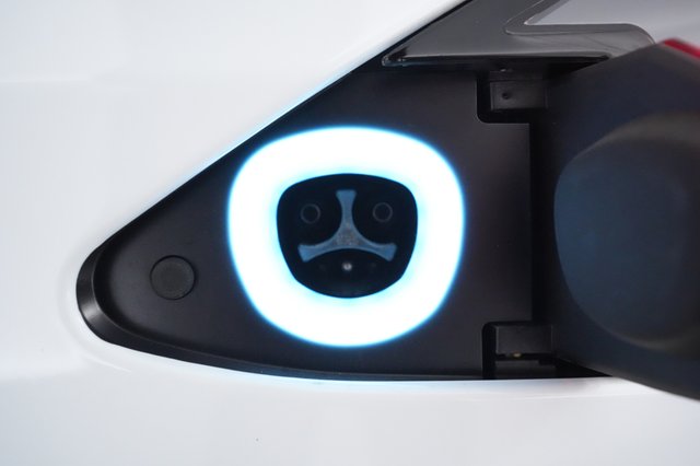 2020 Tesla Model X — photo 18 of 27