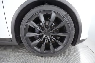 2020 Tesla Model X — photo 13 of 27