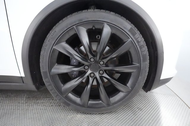 2020 Tesla Model X — photo 13 of 27