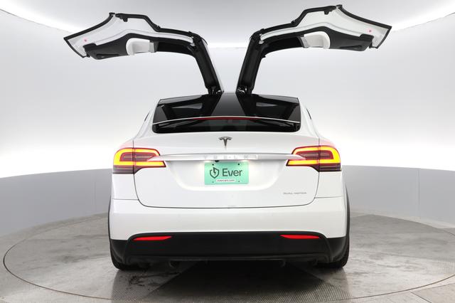 2020 Tesla Model X — photo 8 of 27