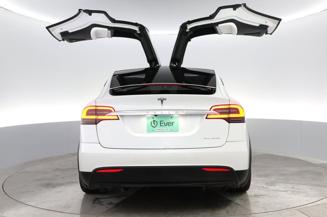 2020 Tesla Model X — photo 8 of 27