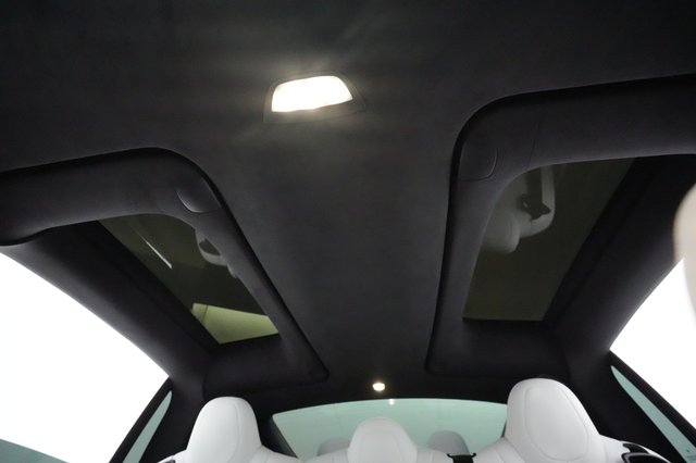 2020 Tesla Model X — photo 17 of 27
